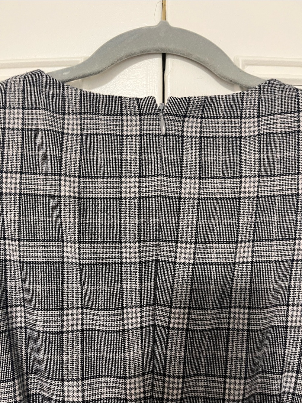 Banana Republic Black and Gray Plaid Sleeveless Sheath Dress - Picture 5 of 6